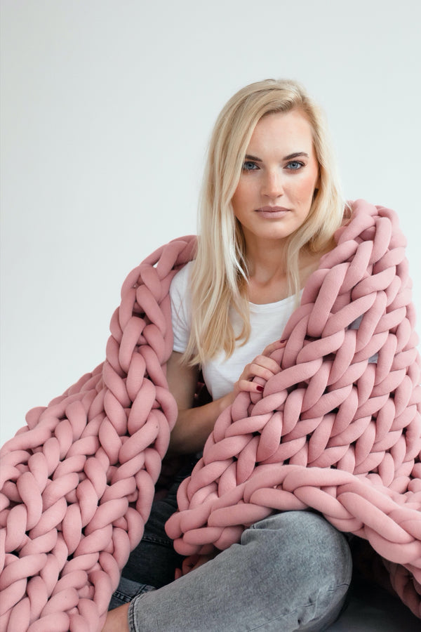Chunky Knit Blanket Knitted Blanket Thick Blanket Vegan Chunky Blanket Tube Yarn Blanket Dusty Pink 249 Vertical