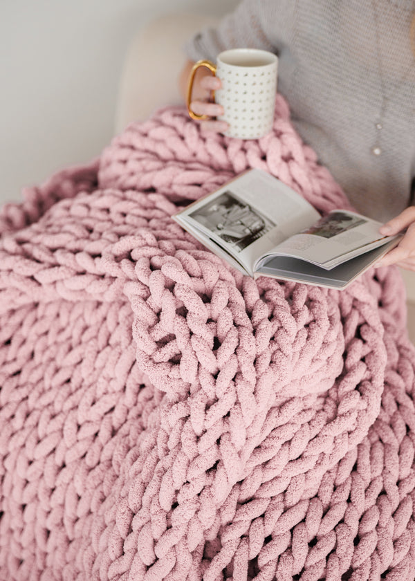 Chunky Knit Chenille Yarn Blanket Baby Pink 1125