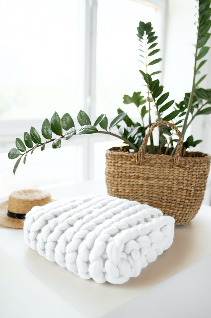 Chunky Knit Cushion Decorative Throw Pillow Stockinette Stitch White