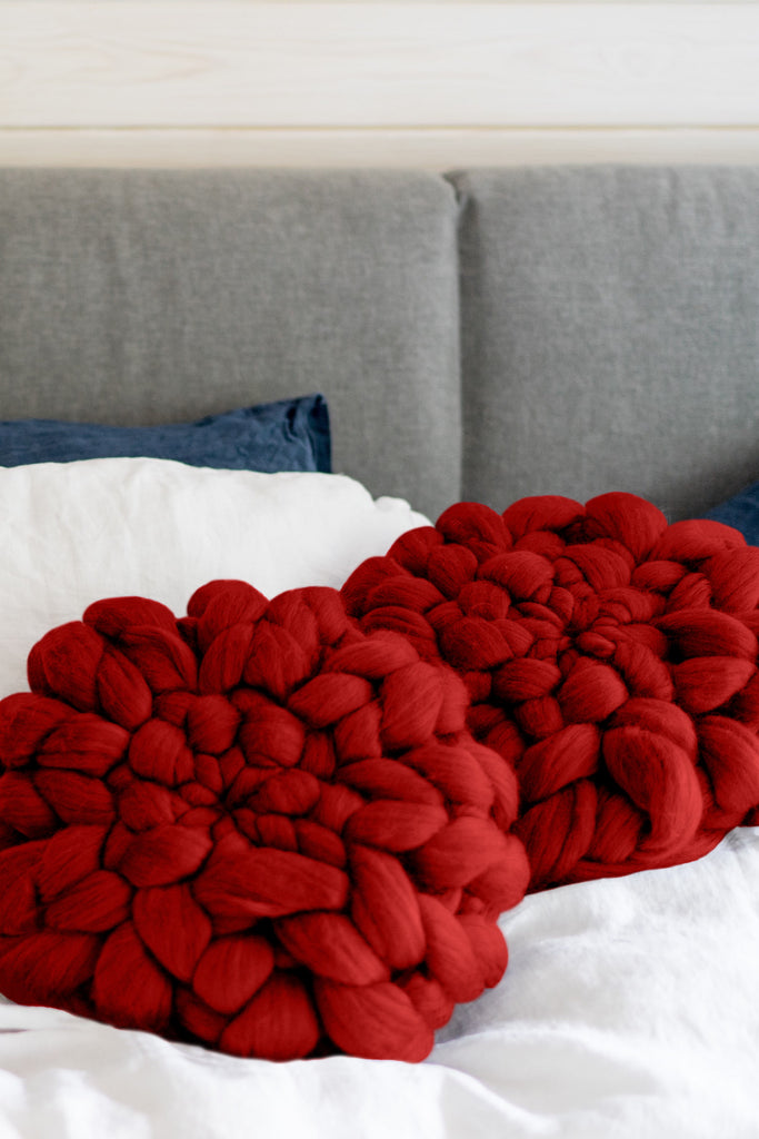 Chunky Knit Cushion Throw Pillow Round Throw Pillow Red