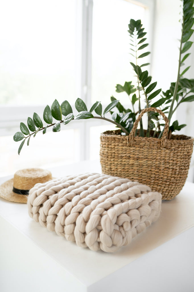 Chunky Knit Decorative Pillow Cushion Throw Pillow Stockinette Stitch Beige