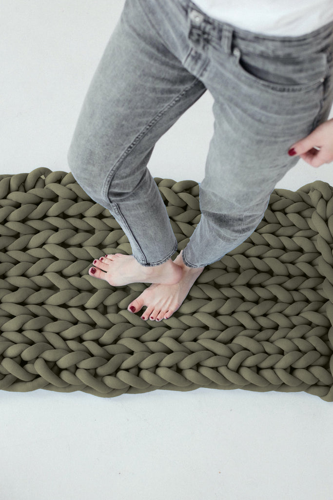 Chunky yarn very soft crochet area rug 23 x 20 gray hand made bath rug  fluffy
