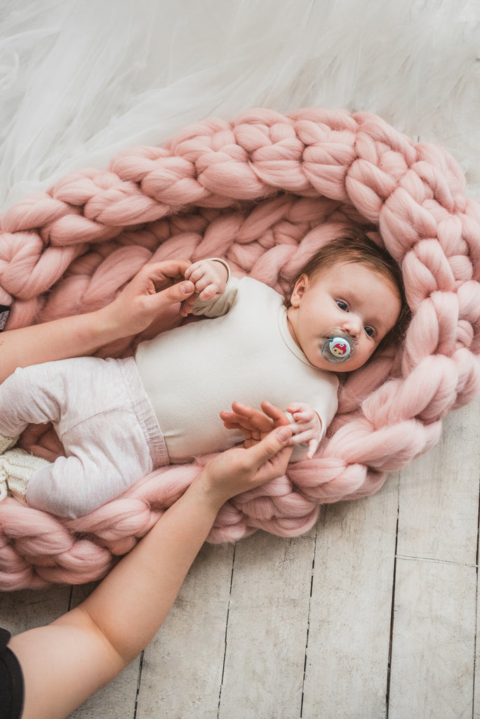 Cute Chunky Knit Baby Basket Baby Nest Dusty Pink